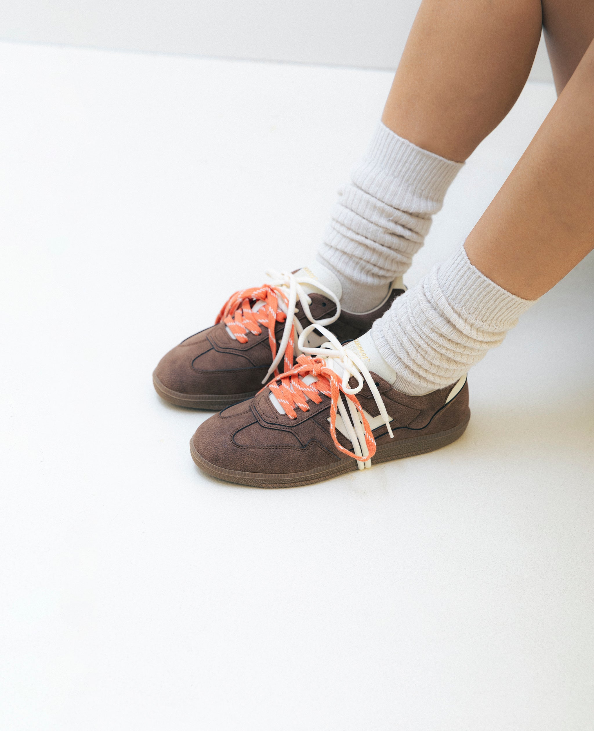 Flamingos Life Burela Slim Nobuck baskets cacao vegan