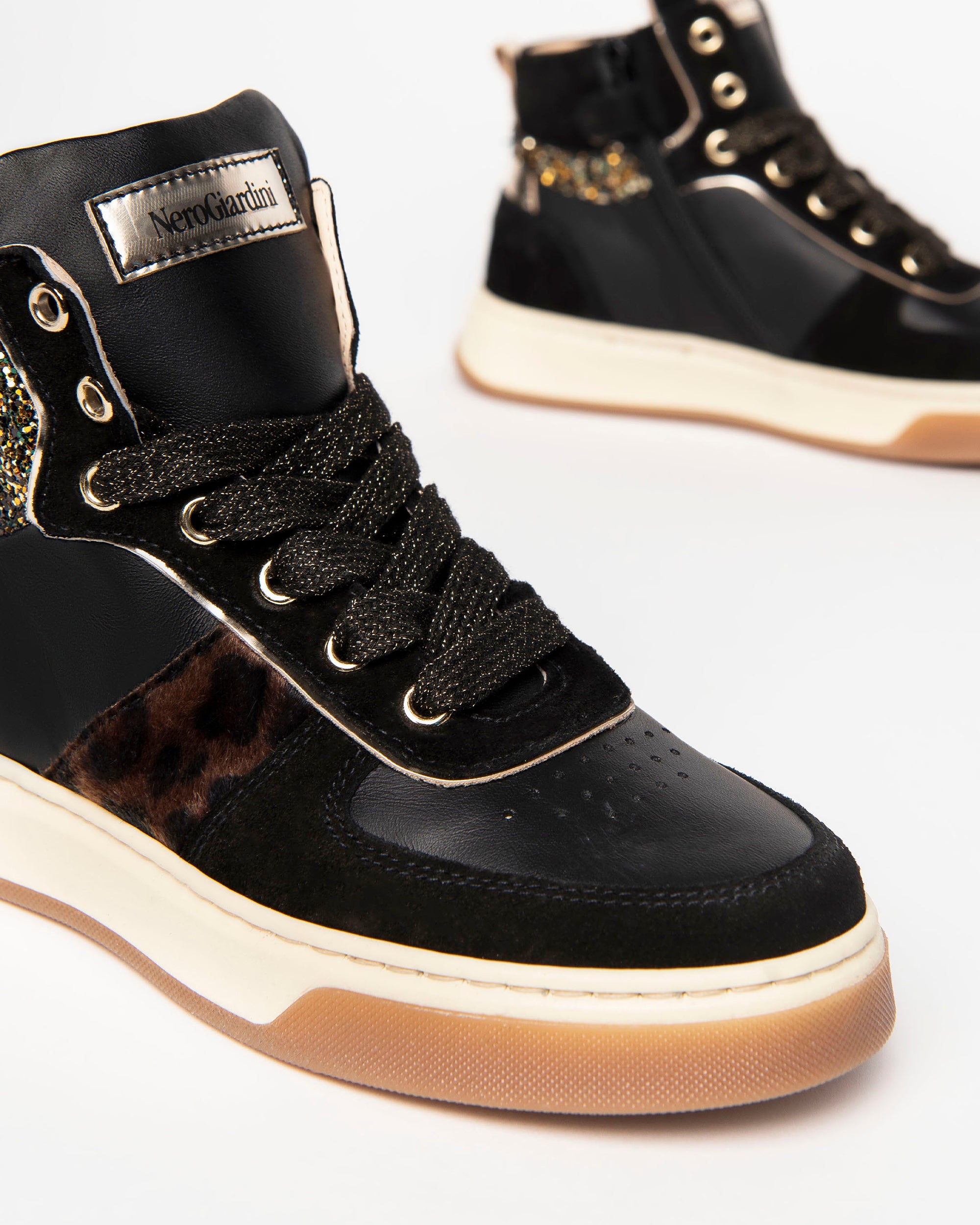 Nero Giardini Sneakers baskets daim cuir fille légère
