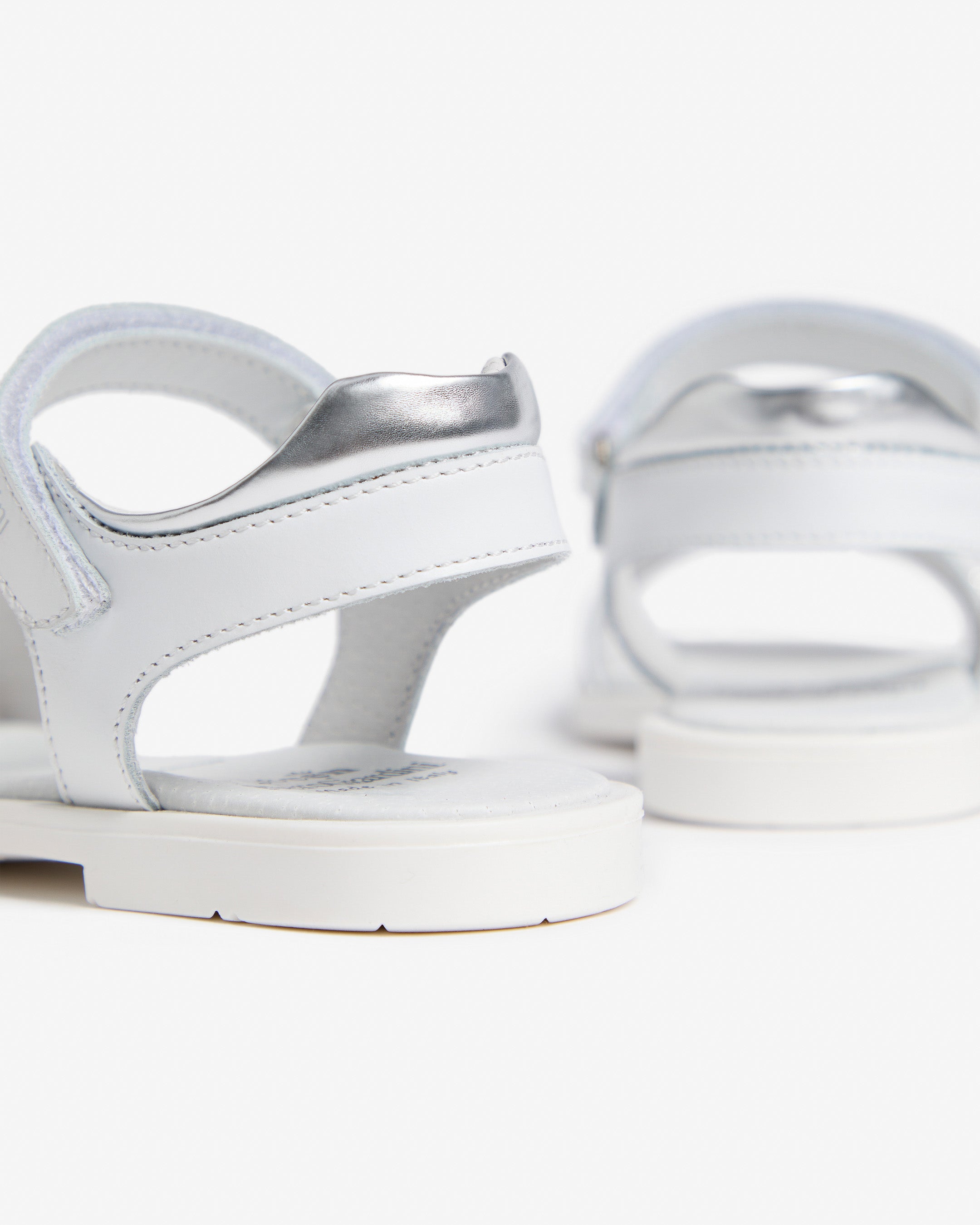 Nero Giardini Sandals sandales cuir fille 35 légères
