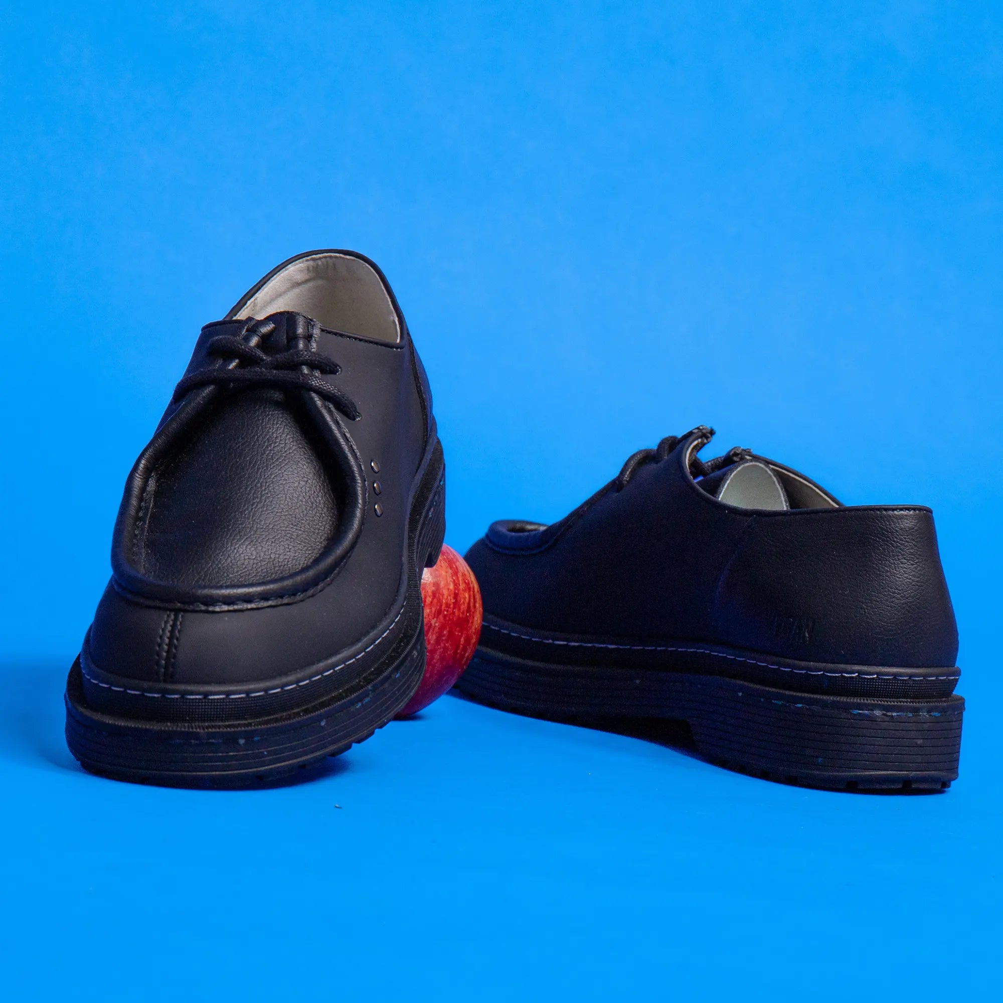 Me.Land Rando derby vegan cuir pomme noir