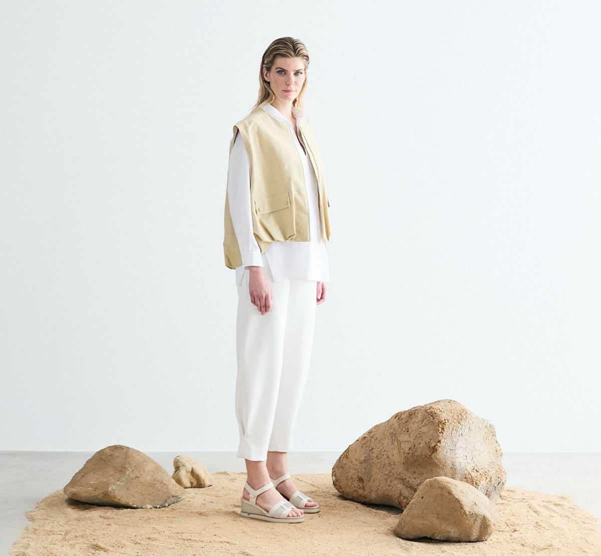 Fluchos Smash F1975 sandale taupe compensée femme