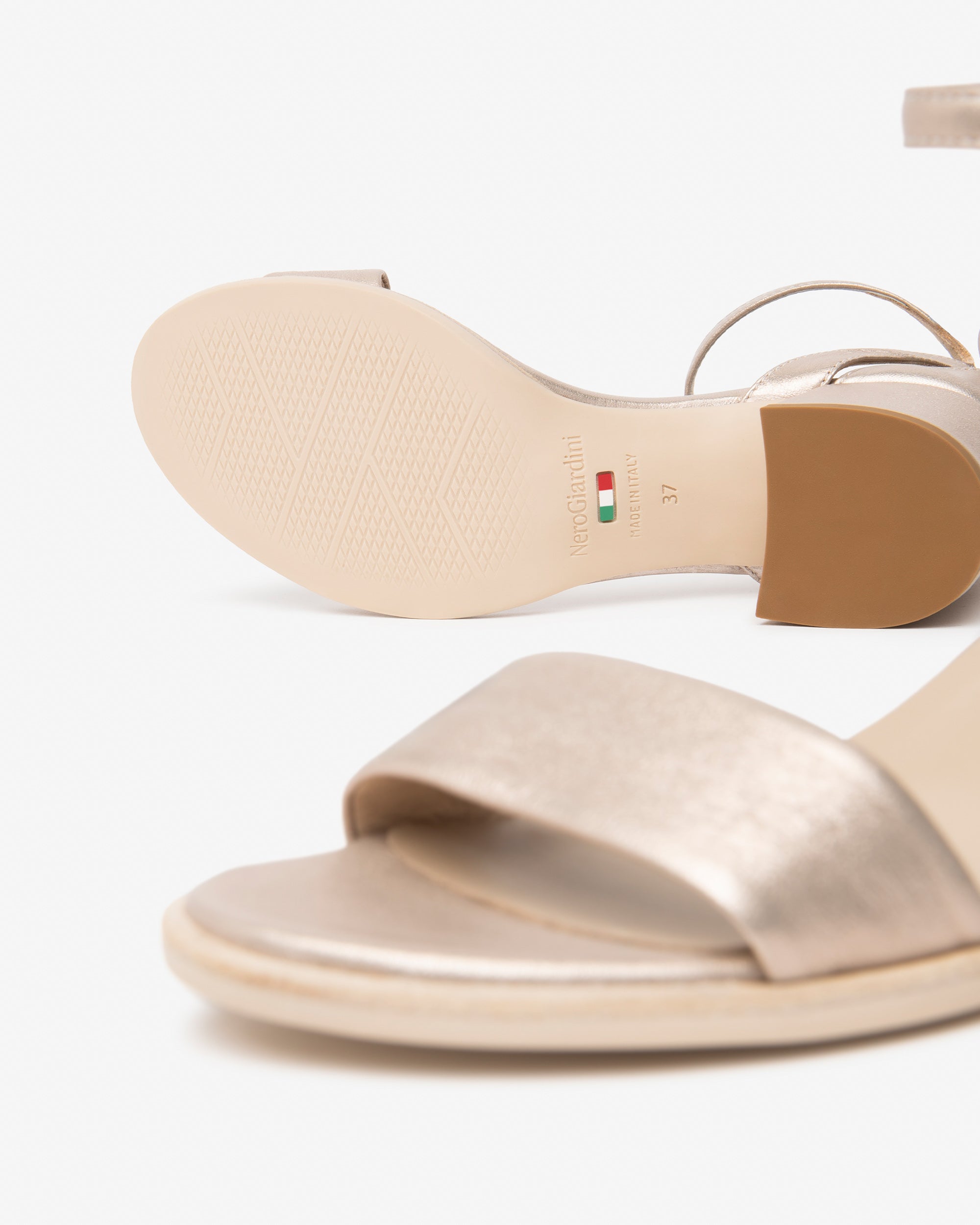 Nero Giardini Sandals sandales cuir femme pointure 39