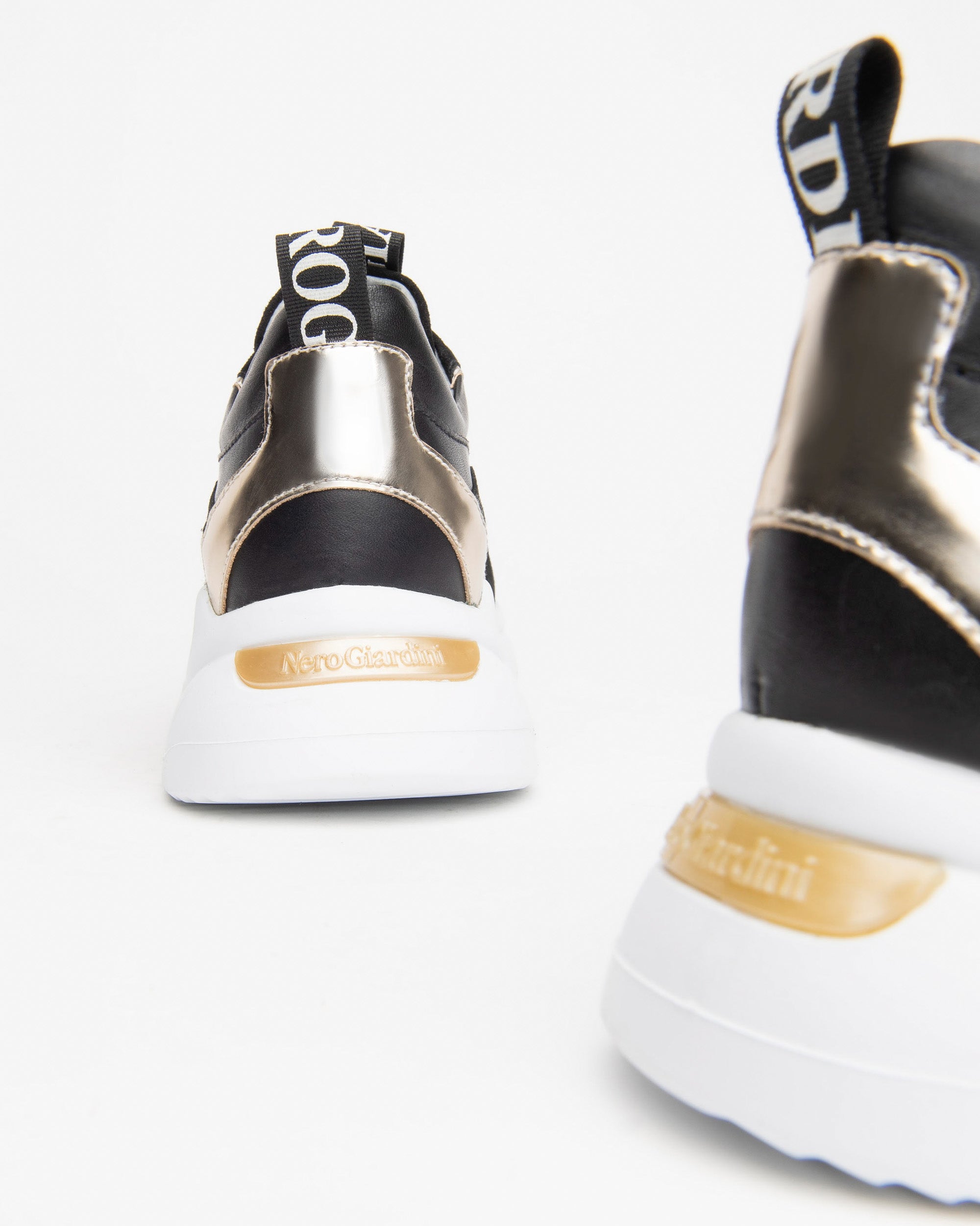 Nero Giardini Sneakers cuir femme daim