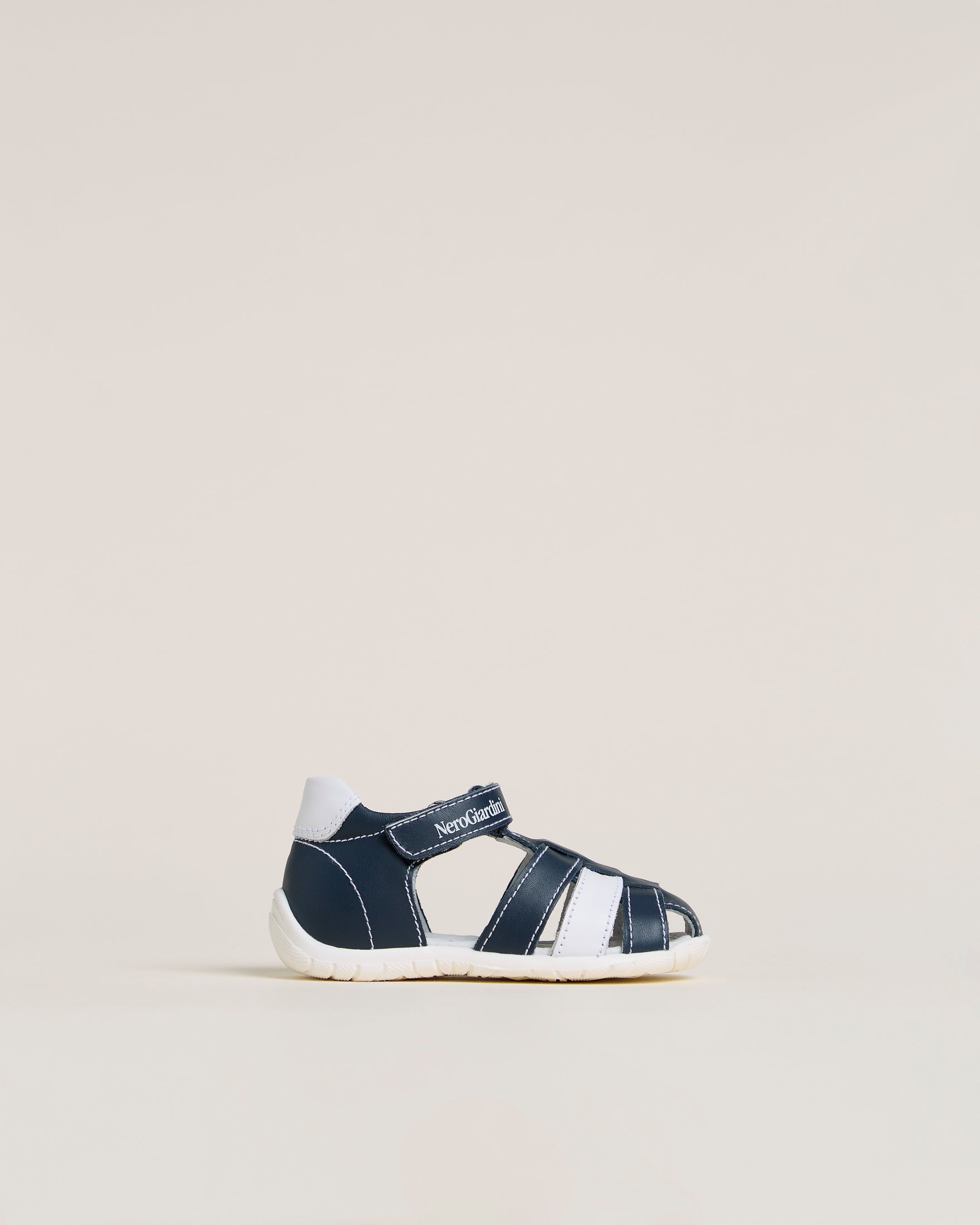 Nero Giardini Sandals sandales cuir garçon été