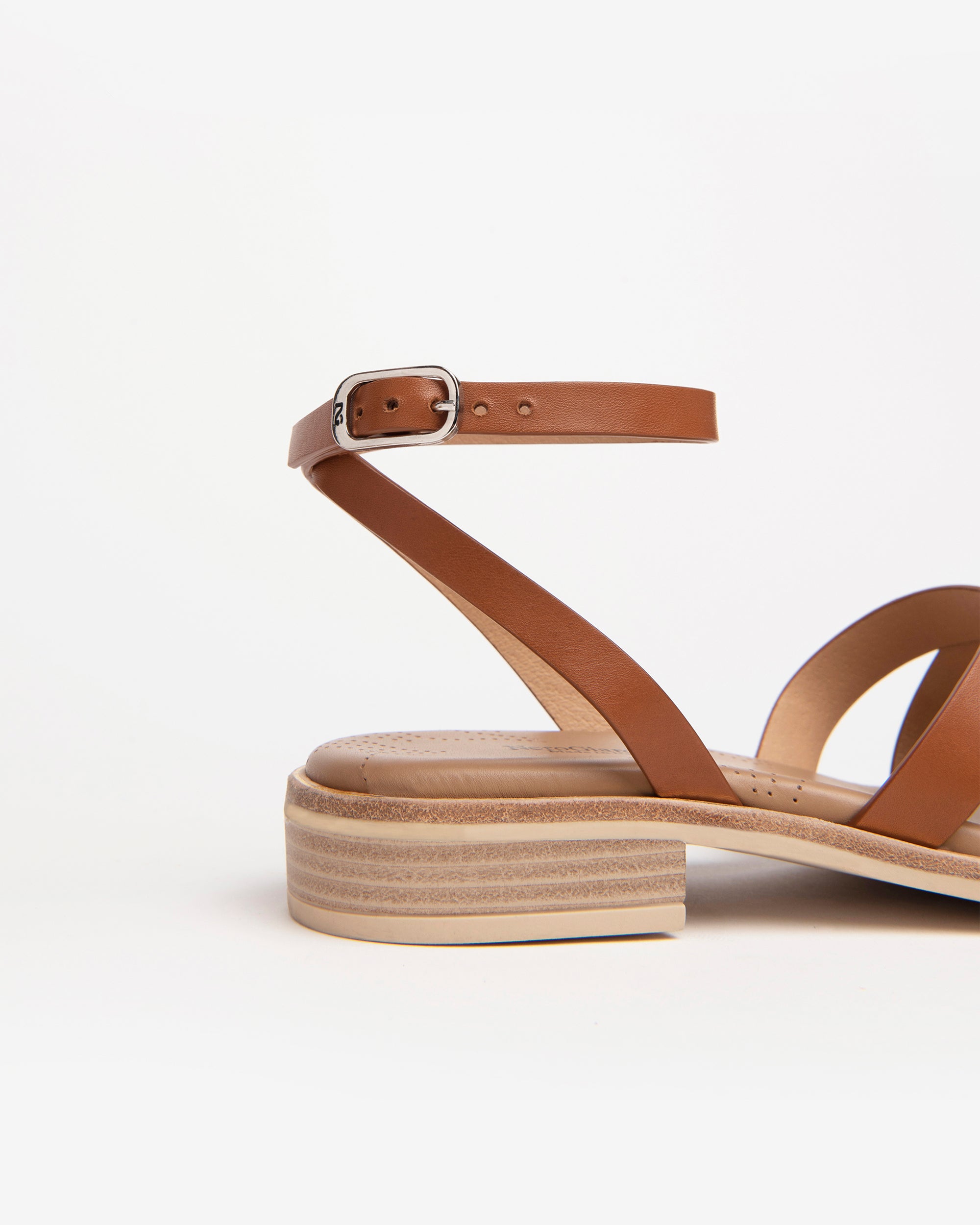 Nero Giardini Sandals sandales cuir femme croisées
