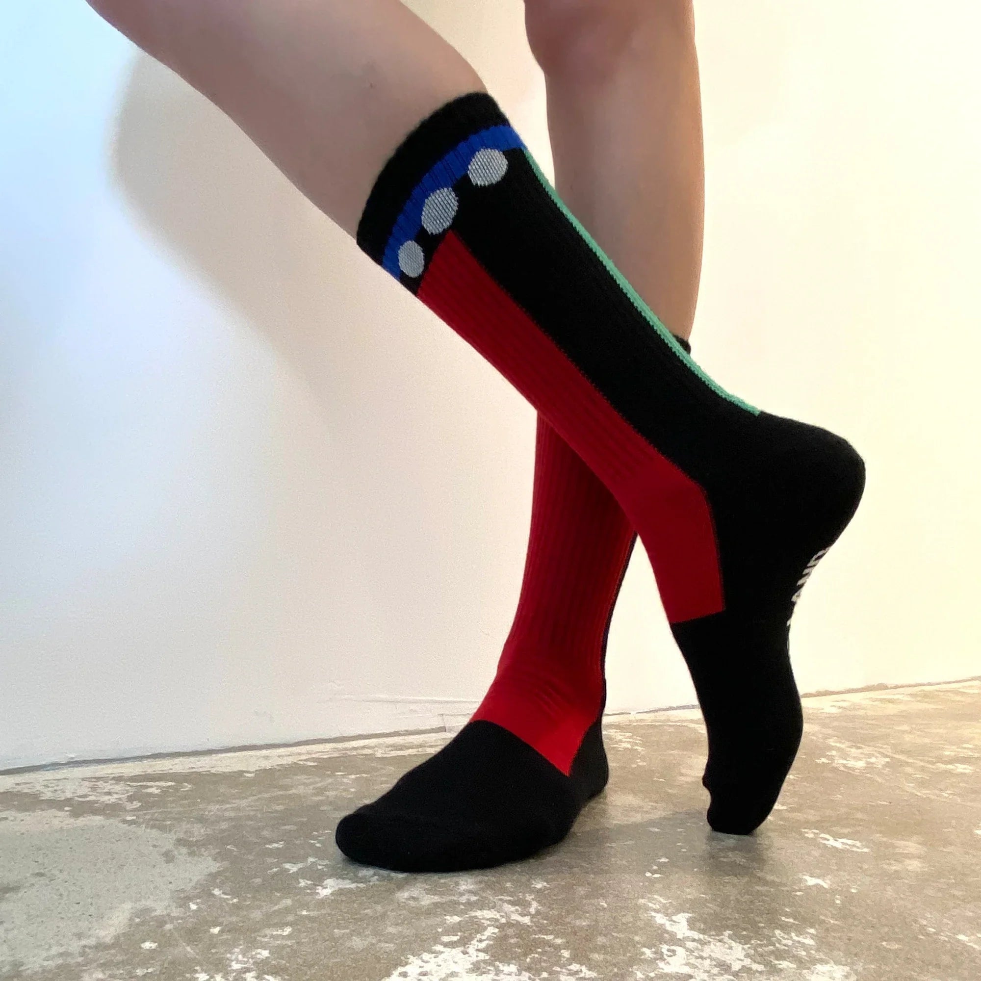 Me.Land Geo chaussettes sport coton bio noir géométrique
