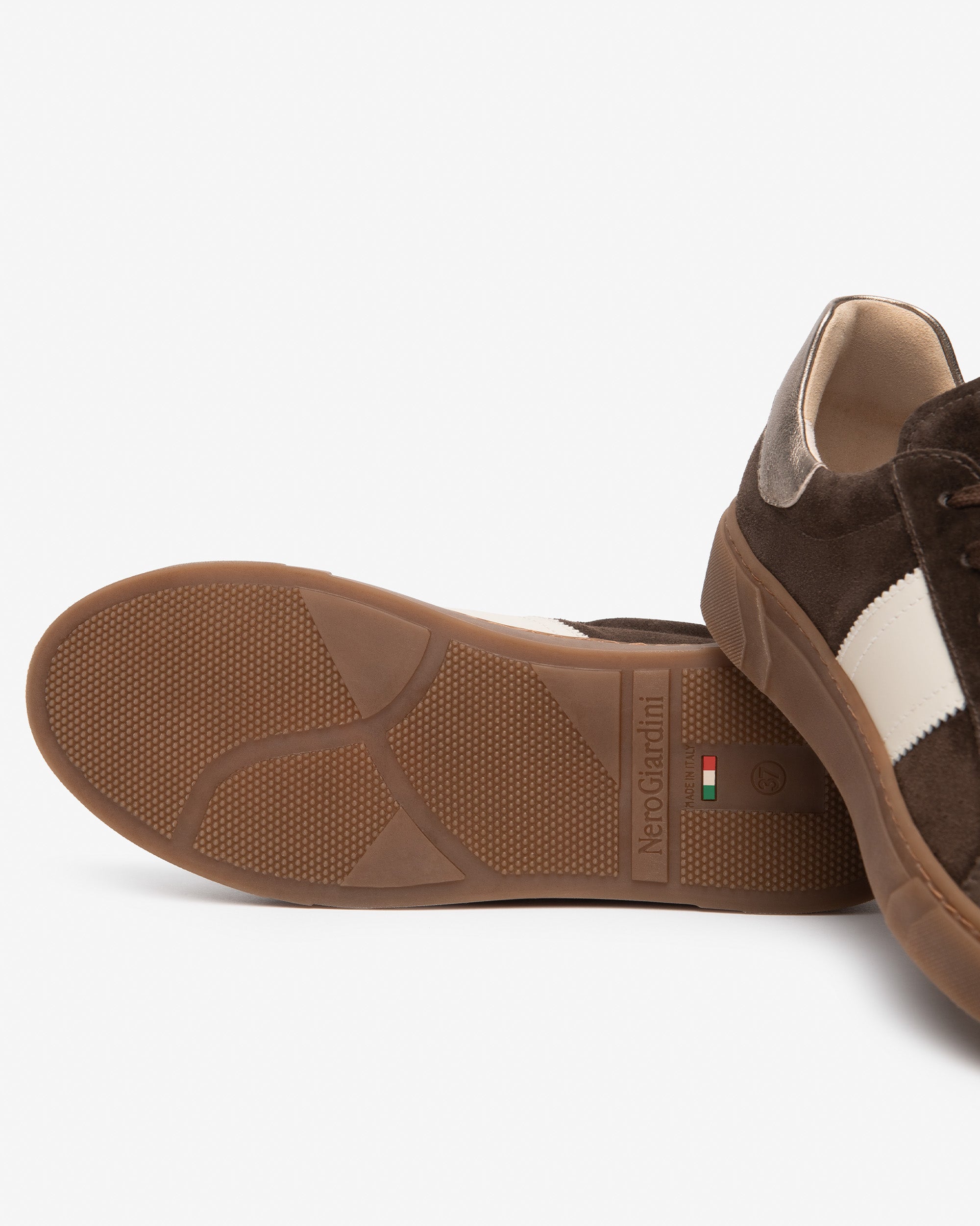 Nero Giardini Sneakers cuir et daim femme lacets