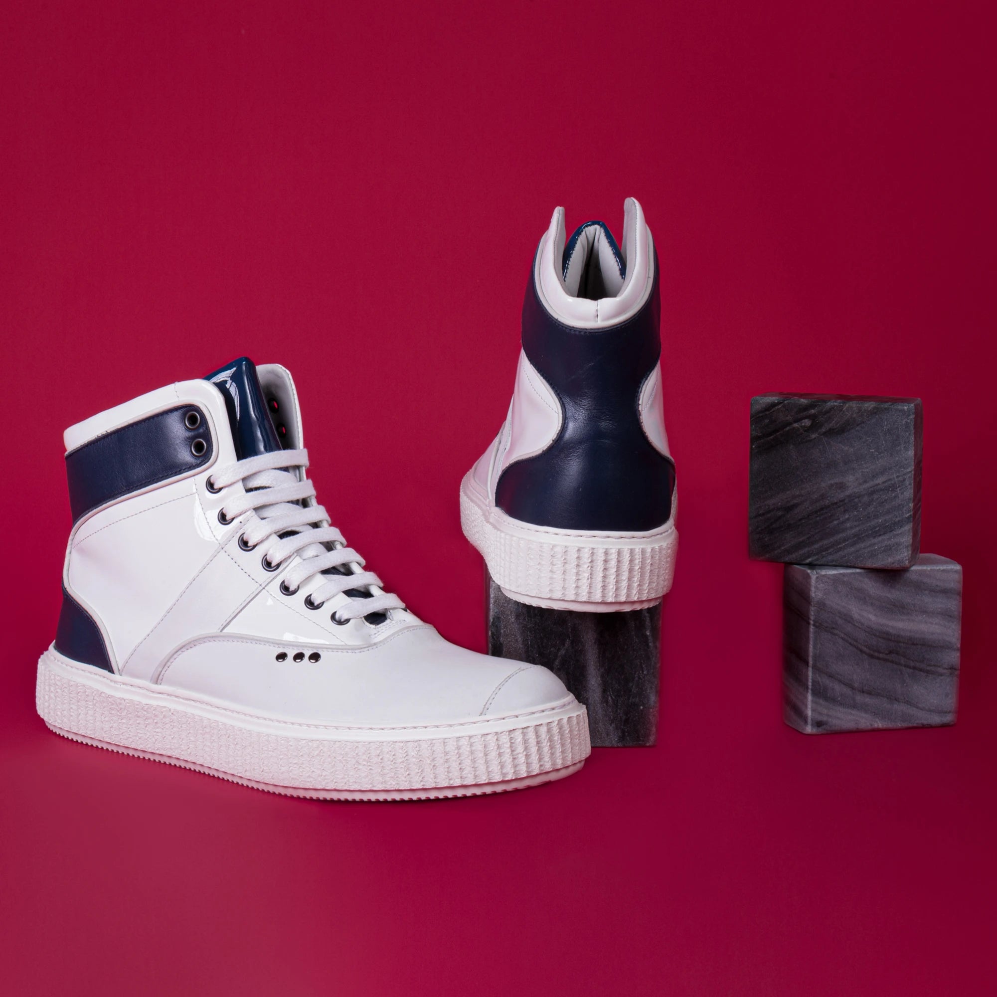 Me.Land Heaker basket montante cuir blanc et bleu