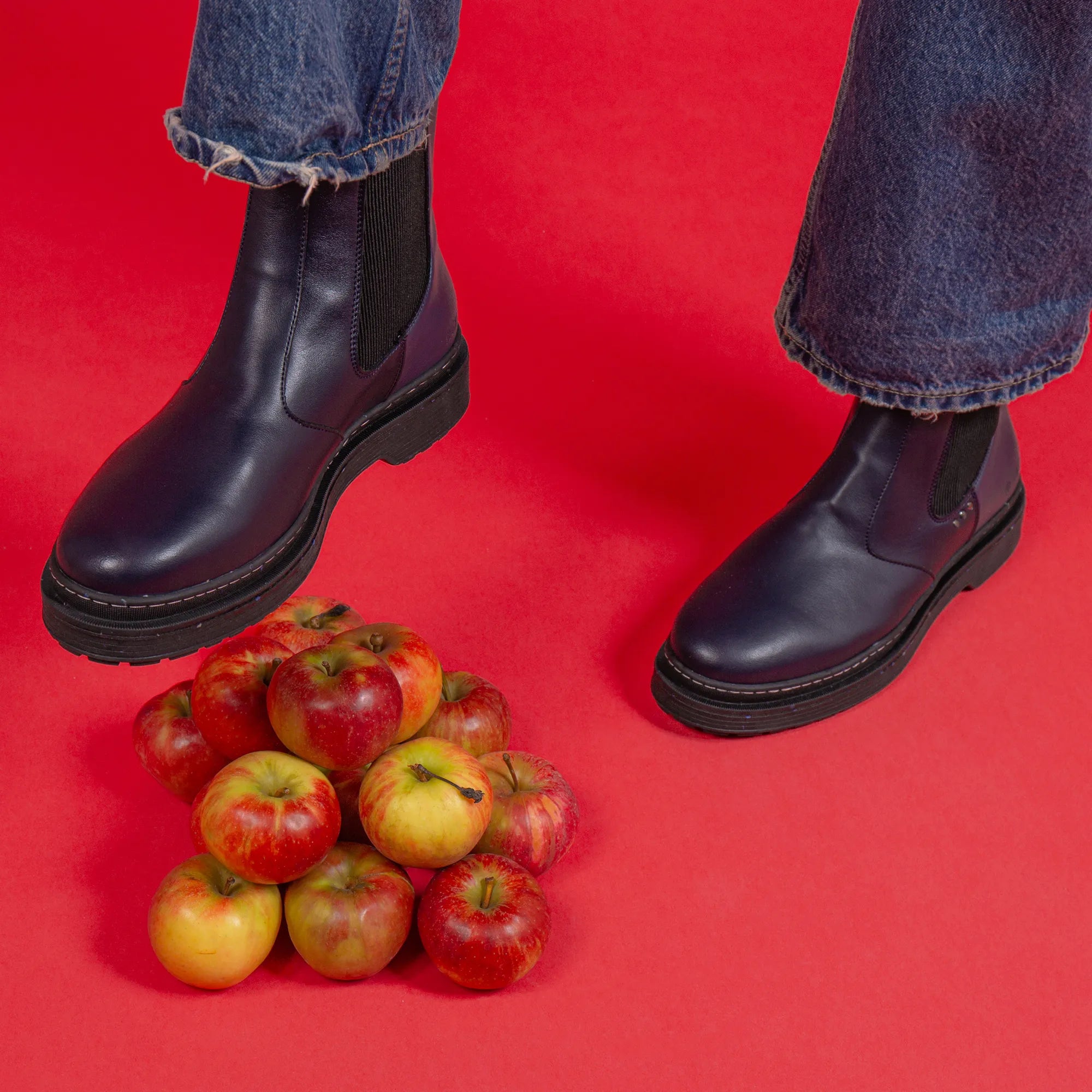 Me.Land Lander chelsea boots vegan bleu marine cuir pomme