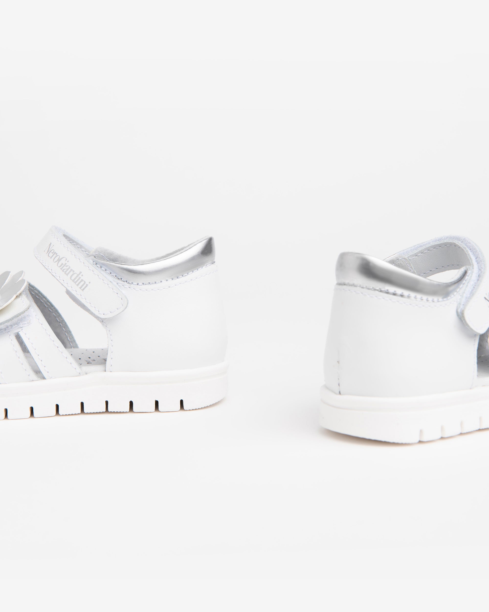 Nero Giardini Sandals sandales bébé cuir pointure 21