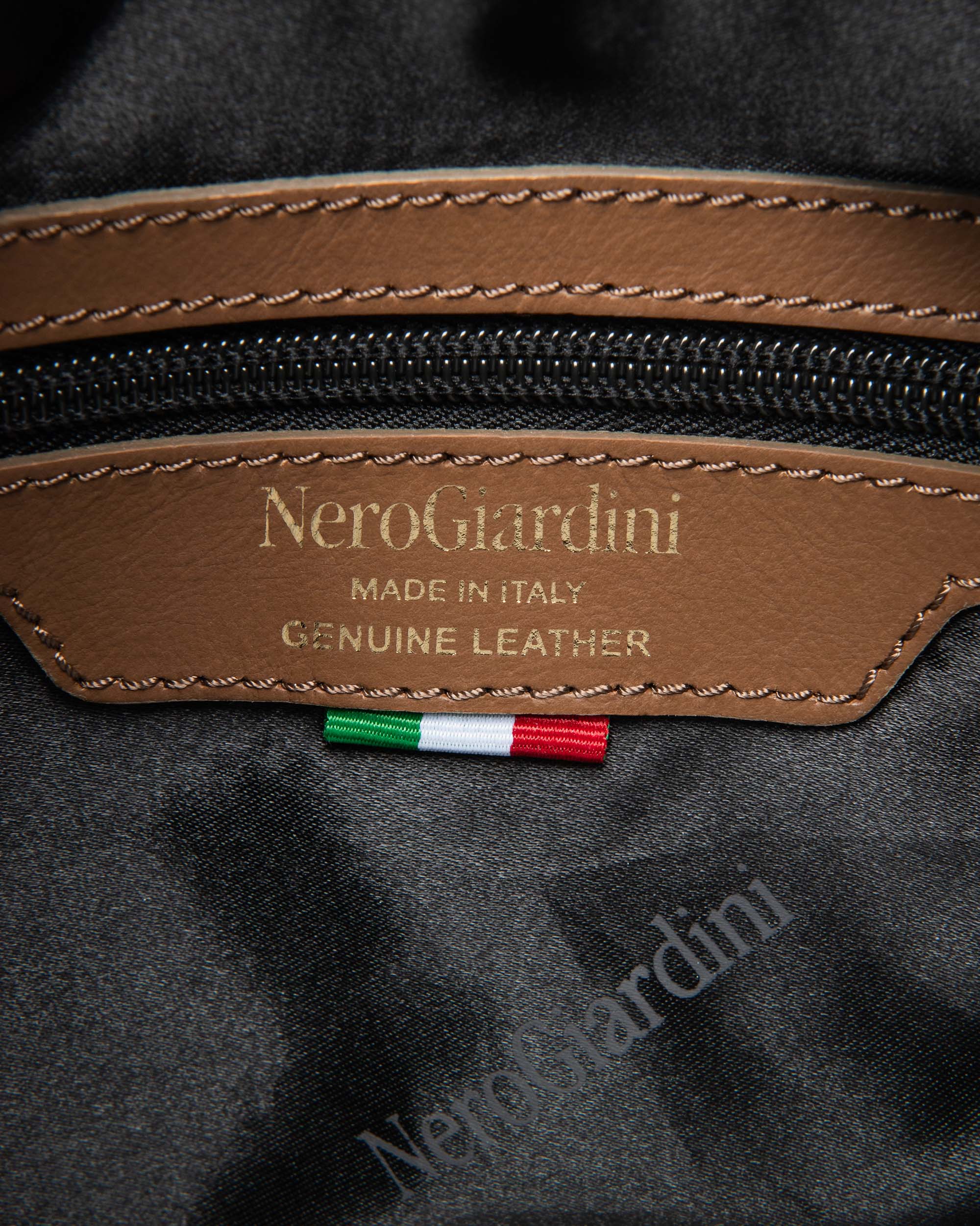 Nero Giardini Sac hobo daim femme pompon