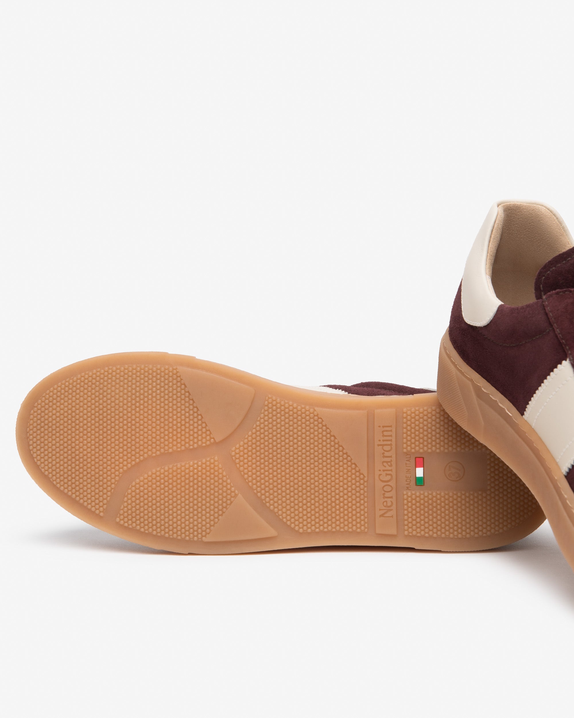 Nero Giardini Sneakers baskets daim cuir femme à lacets