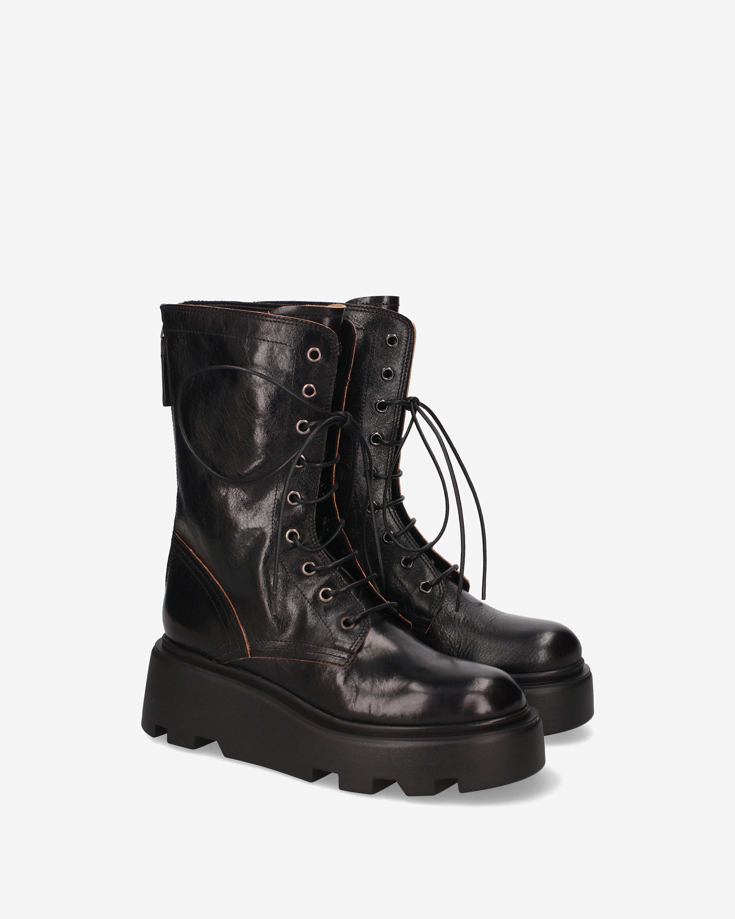 Premiata mocassins femme cuir noir semelle crantée